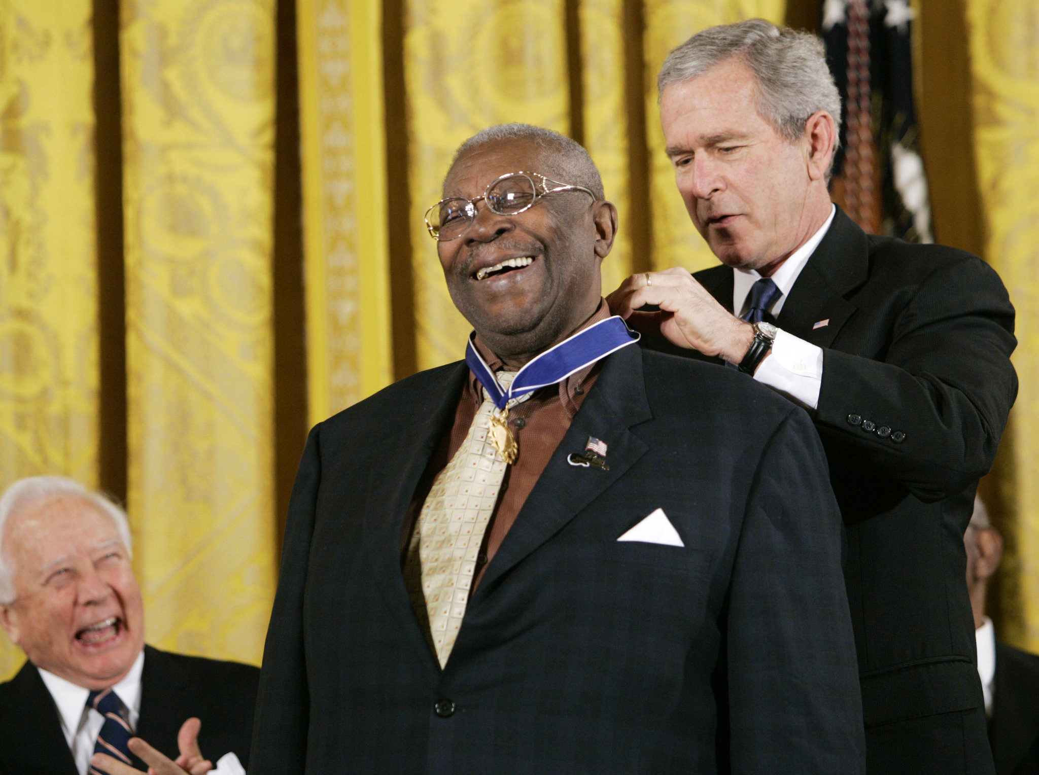 B.B. King receiving the Presidential Medal of Freedom from George W. Bush, December 2006. (White House)